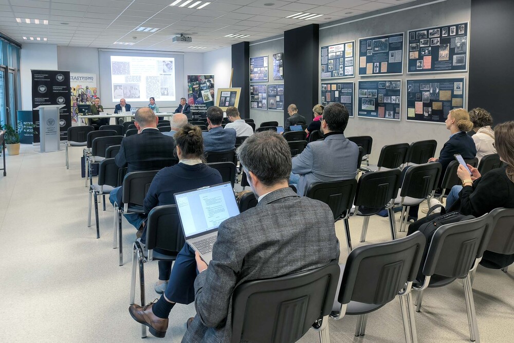 CALL FOR PAPERS: Ogólnopolska konferencja naukowa „Komunizm oswojony? Codzienność realnego socjalizmu 1956–1980”. Fot.: IPN Paweł Zawisza