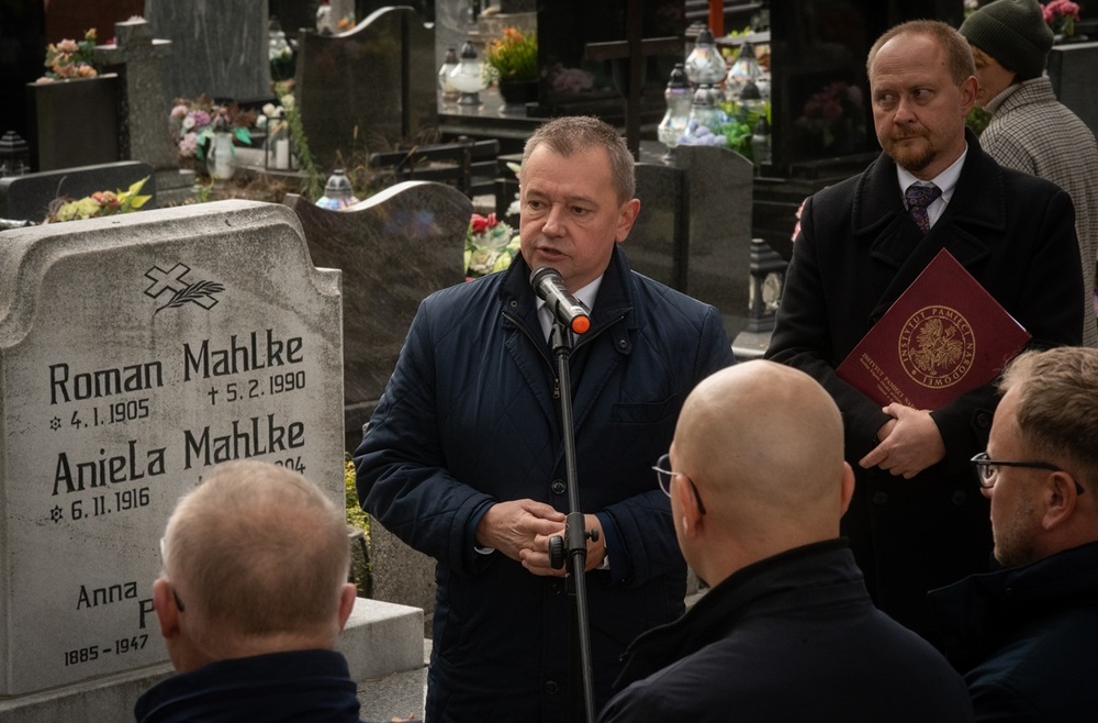 Uroczystość oznaczenia grobów powstańców śląskich znakiem pamięci „Tobie Polsko” w Rybniku. Fot. Krzysztof Liszka/IPN