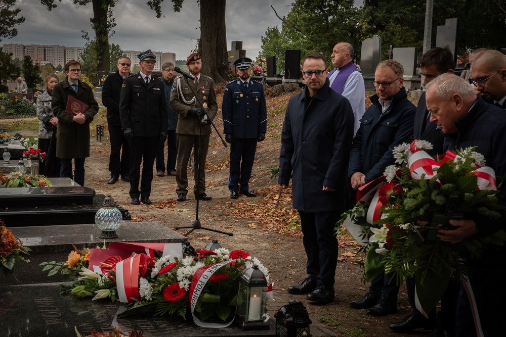 Uroczystość oznaczenia grobów powstańców śląskich znakiem pamięci „Tobie Polsko” w Rybniku. Fot. Krzysztof Liszka/IPN