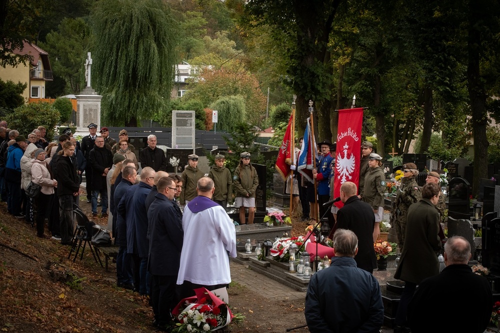 Uroczystość oznaczenia grobów powstańców śląskich znakiem pamięci „Tobie Polsko” w Rybniku. Fot. Krzysztof Liszka/IPN