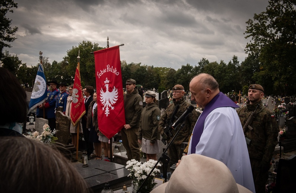 Uroczystość oznaczenia grobów powstańców śląskich znakiem pamięci „Tobie Polsko” w Rybniku. Fot. Krzysztof Liszka/IPN