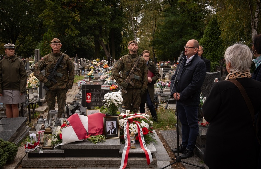 Uroczystość oznaczenia grobów powstańców śląskich znakiem pamięci „Tobie Polsko” w Rybniku. Fot. Krzysztof Liszka/IPN