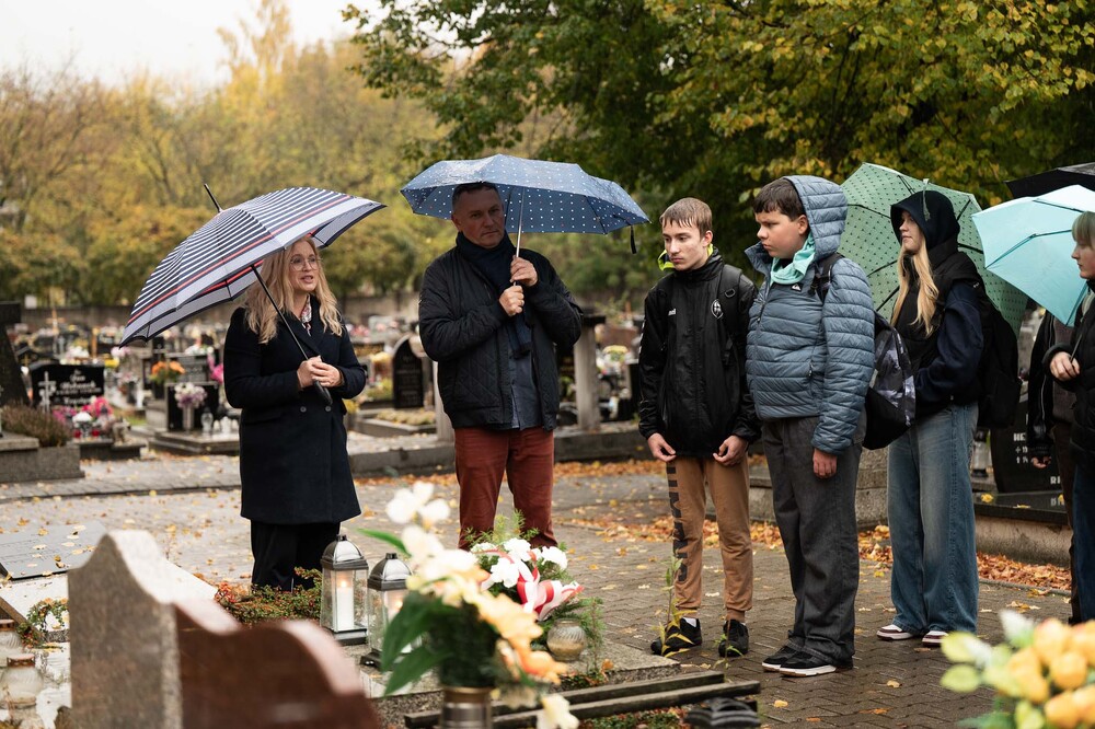 XVIII edycja akcji medialno-edukacyjnej „Zapal znicz w pamięci”. Fot.: IPN Krzysztof Łojko