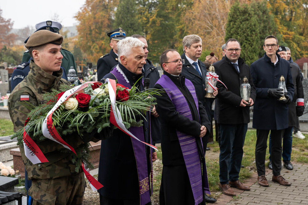 Pamiętamy o zmarłych. Fot.: IPN Krzysztof Łojko