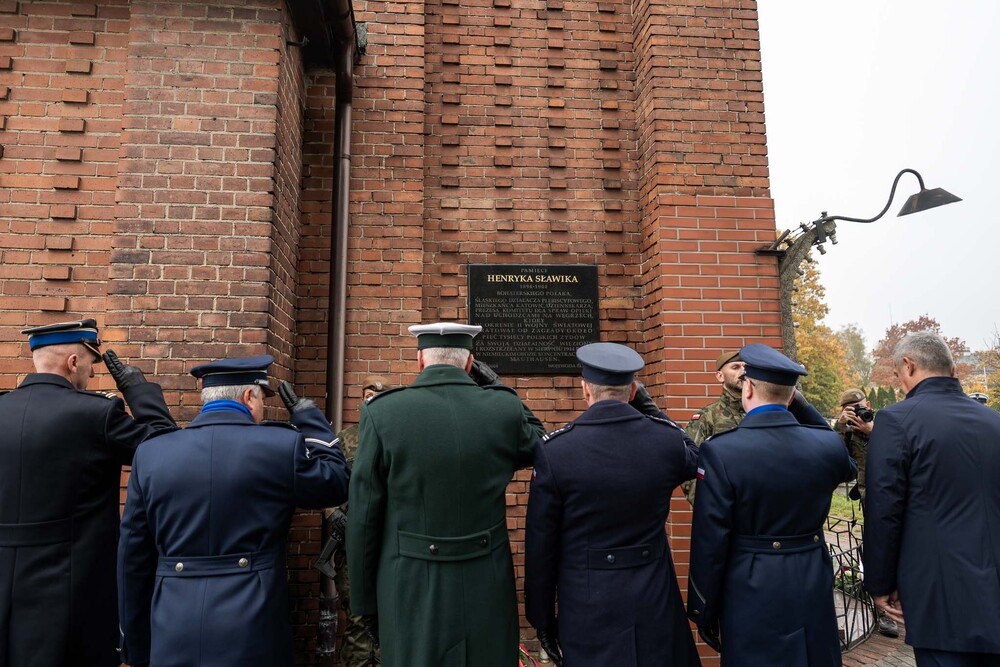 Pamiętamy o zmarłych. Fot.: IPN Krzysztof Łojko