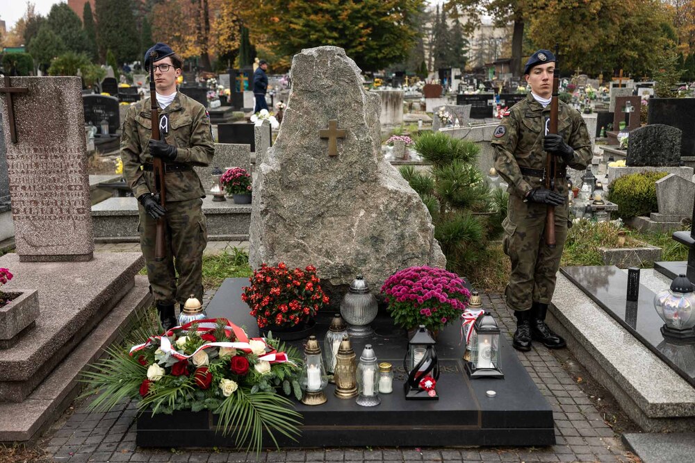 Pamiętamy o zmarłych. Fot.: IPN Krzysztof Łojko