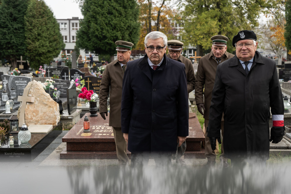 Pamiętamy o zmarłych. Fot.: IPN Krzysztof Łojko