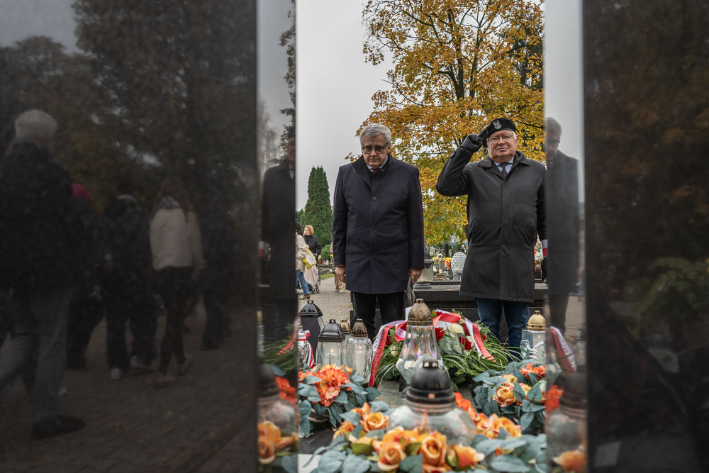 Pamiętamy o zmarłych. Fot.: IPN Krzysztof Łojko