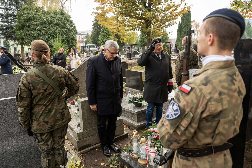 Pamiętamy o zmarłych. Fot.: IPN Krzysztof Łojko