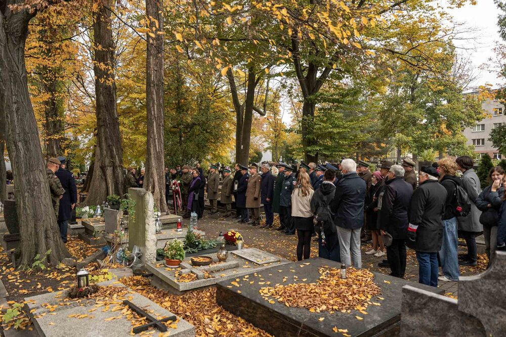Pamiętamy o zmarłych. Fot.: IPN Krzysztof Łojko