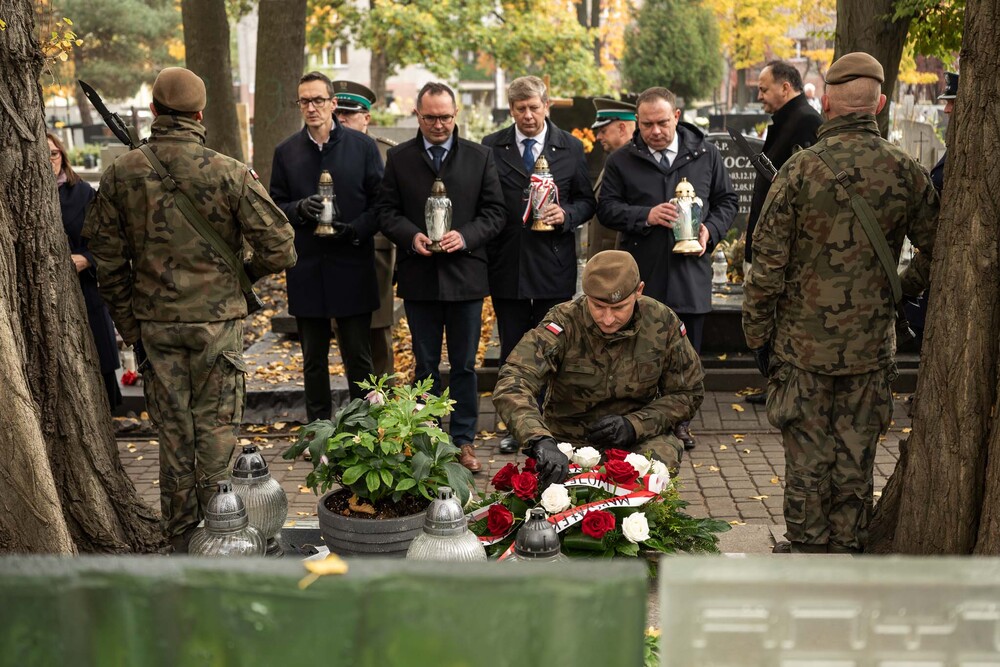 Pamiętamy o zmarłych. Fot.: IPN Krzysztof Łojko