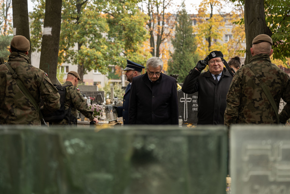 Pamiętamy o zmarłych. Fot.: IPN Krzysztof Łojko
