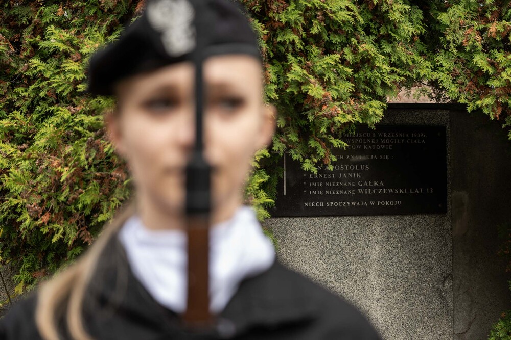 Pamiętamy o zmarłych. Fot.: IPN Krzysztof Łojko