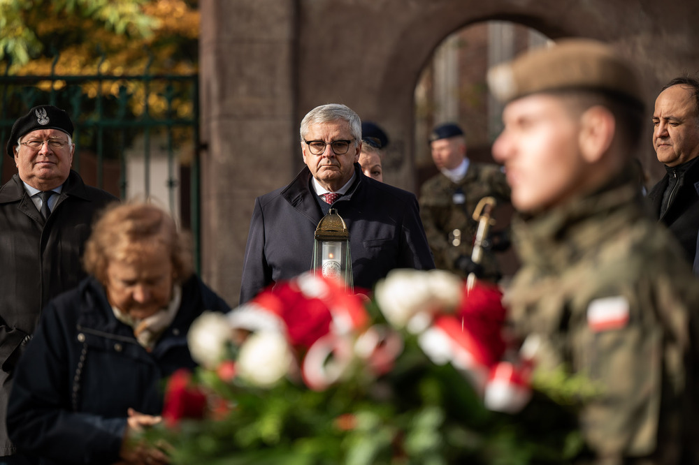 Pamiętamy o zmarłych. Fot.: IPN Krzysztof Łojko