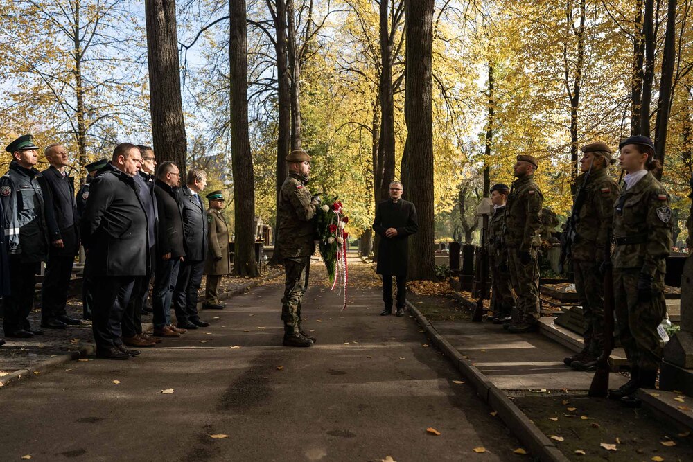 Pamiętamy o zmarłych. Fot.: IPN Krzysztof Łojko