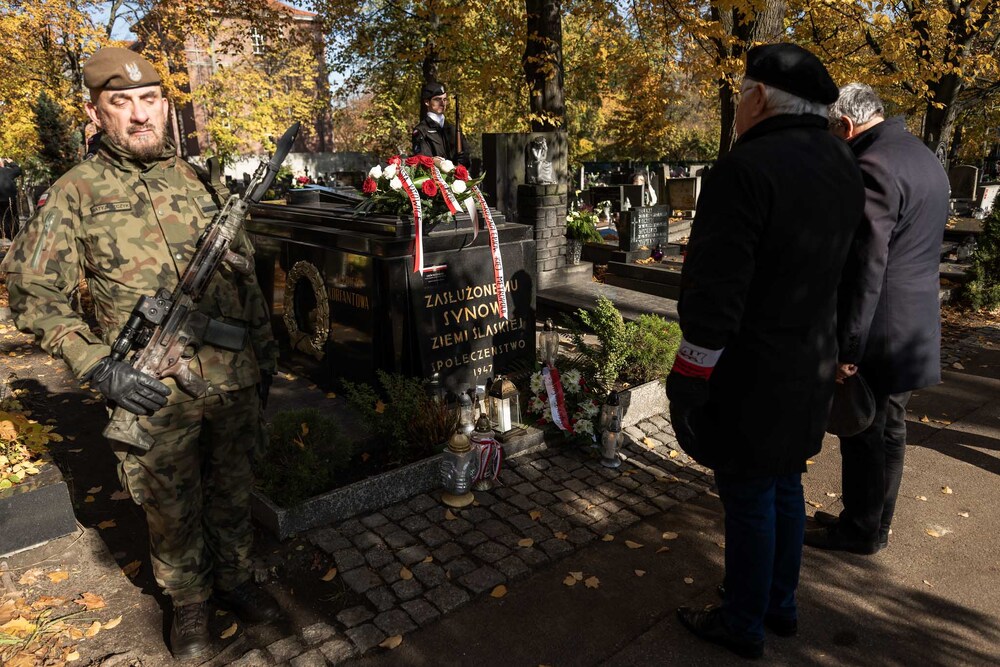 Pamiętamy o zmarłych. Fot.: IPN Krzysztof Łojko