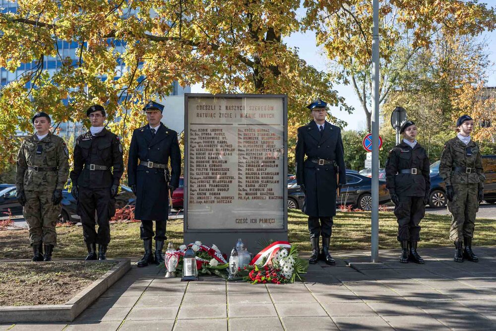 Pamiętamy o zmarłych. Fot.: IPN Krzysztof Łojko