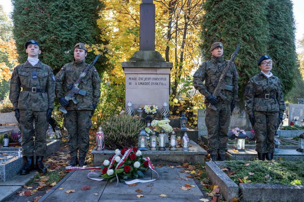 Pamiętamy o zmarłych. Fot.: IPN Krzysztof Łojko