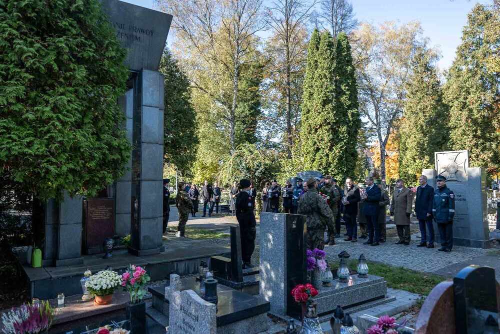 Pamiętamy o zmarłych. Fot.: IPN Krzysztof Łojko