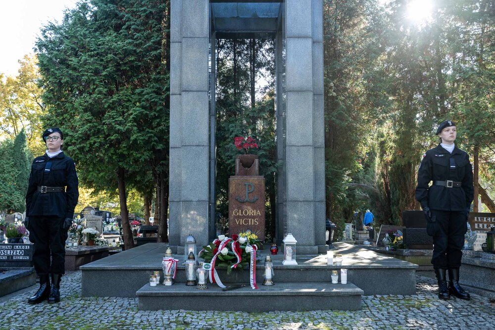Pamiętamy o zmarłych. Fot.: IPN Krzysztof Łojko