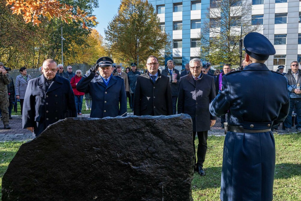 Pamiętamy o zmarłych. Fot.: IPN Krzysztof Łojko