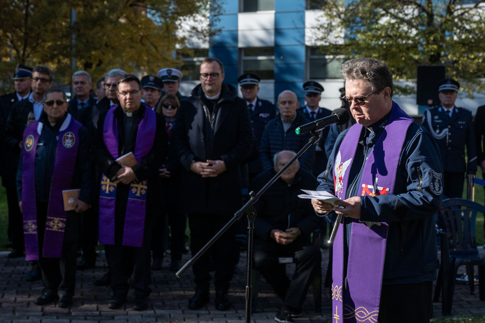 Pamiętamy o zmarłych. Fot.: IPN Krzysztof Łojko