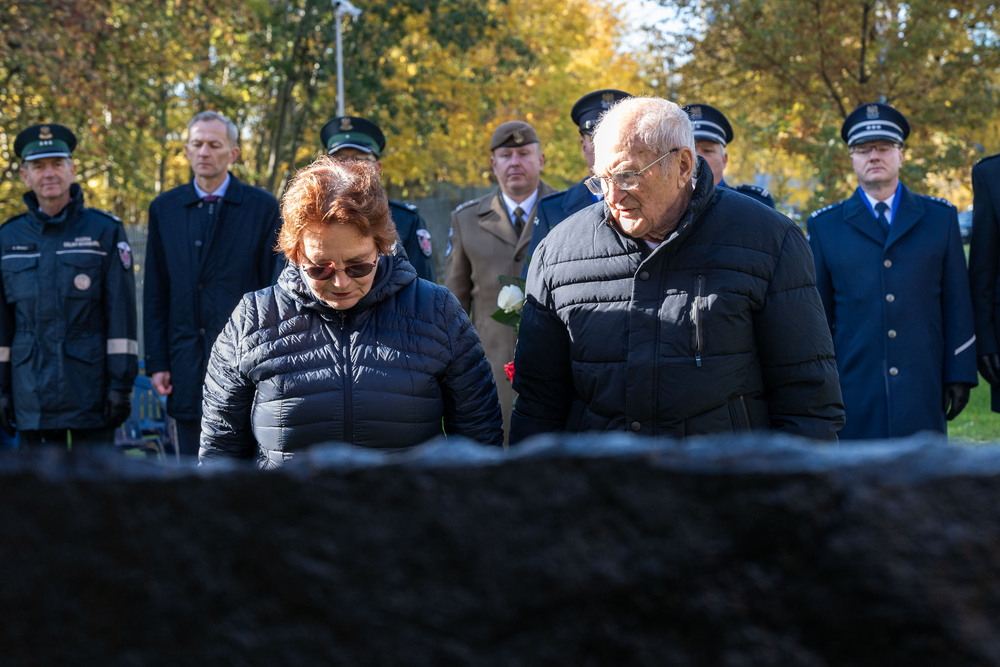 Pamiętamy o zmarłych. Fot.: IPN Krzysztof Łojko