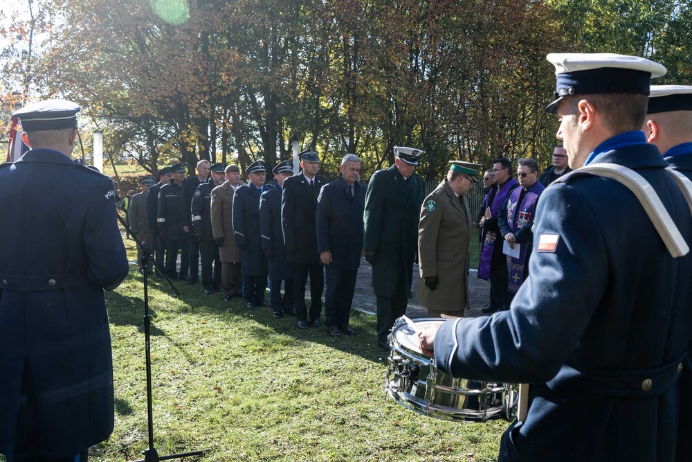 Pamiętamy o zmarłych. Fot.: IPN Krzysztof Łojko