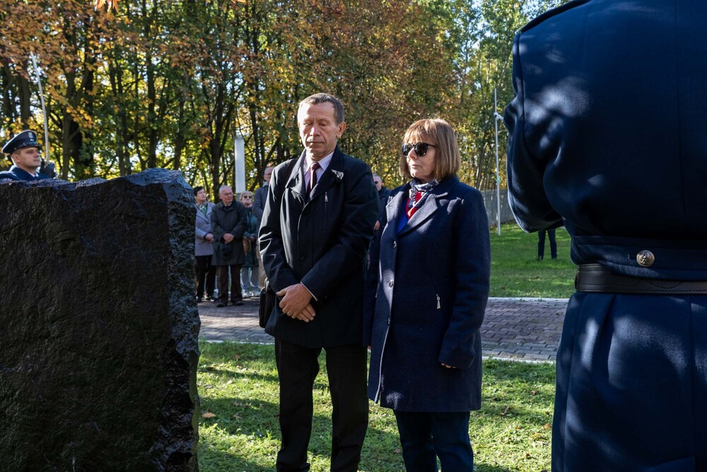 Pamiętamy o zmarłych. Fot.: IPN Krzysztof Łojko