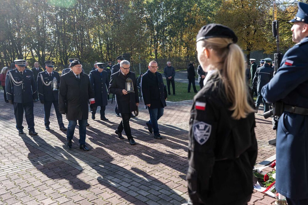 Pamiętamy o zmarłych. Fot.: IPN Krzysztof Łojko