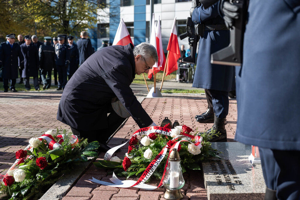 Pamiętamy o zmarłych. Fot.: IPN Krzysztof Łojko