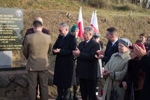 Odsłonięcie obelisku poświęconego żołnierzom mjr. Mariana Szulca w Truskolasach.