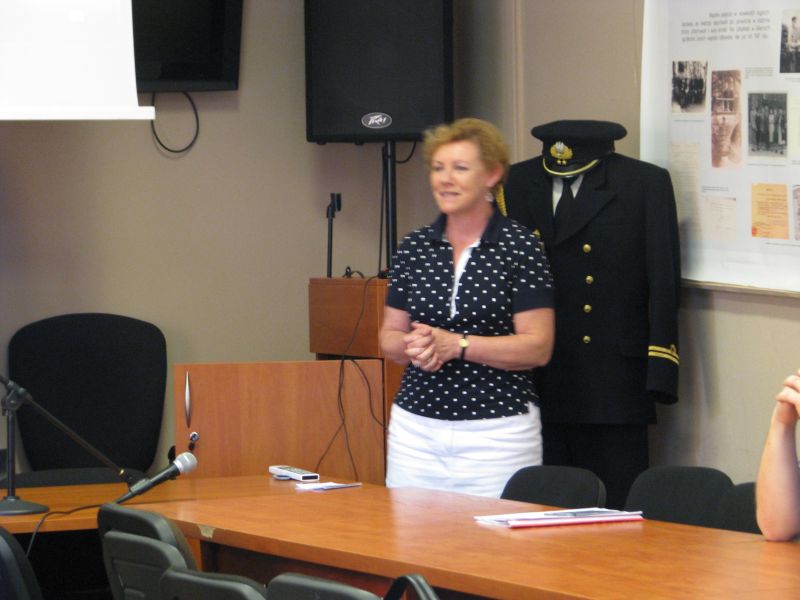 Dr Kornelia Banaś (OBEP Katowice) powitała uczestników konferencji „Deportacje mieszkańców Górnego Śląska do ZSRS w 1945 r.