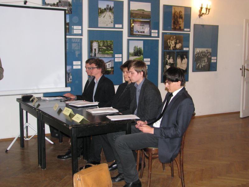 Uczestnicy debaty z Liceum Ogólnokształcącego im. Stanisława Konarskiego Społecznego Towarzystwa Oświatowego w Katowicach