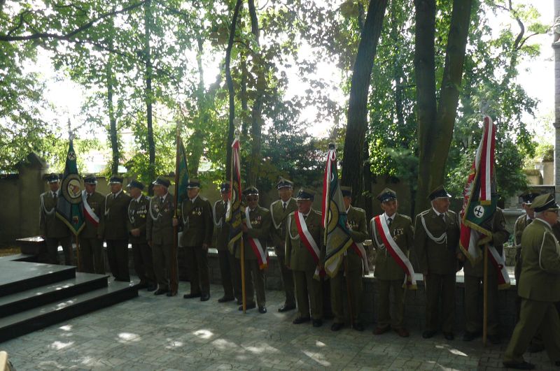 Uroczystości  przy pomniku Represjonowanych Politycznie Żołnierzy Górników w Licheniu