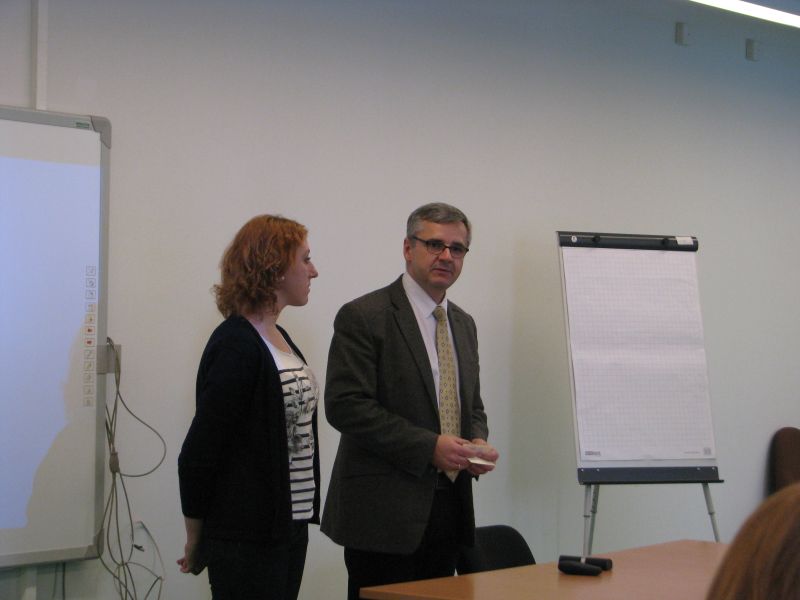 Powitanie uczestników warsztatów: od prawej Andrzej Sznajder (OBEP Katowice), Anna Skiendziel (II Liceum Ogólnokształcące w Zabrzu)