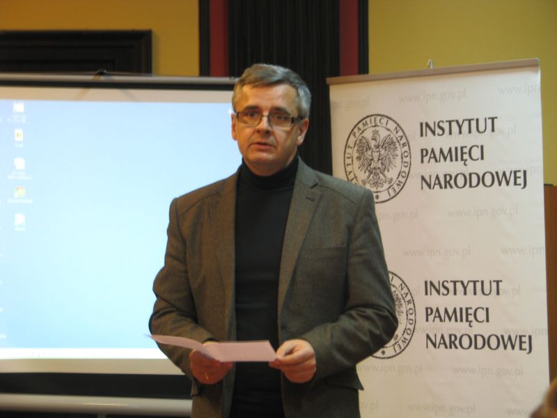 Podczas warsztatów uczestnicy warsztatów analizują teksty źródłowe -prowadzanie Andrzej Sznajder (OBEP Katowice) 