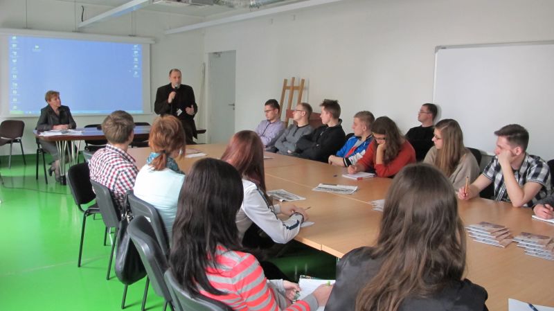 Dr Jarosław Neja (OBEP Katowice) wygłosił referat „Protesty młodzieżowe w województwie katowickim w marcu 1968 r.