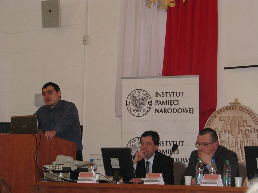 Od lewej Tomasz Gonet (OBEP Katowice), Marcin Kania i Grzegorz Grześkowiak (Rodzina Policyjna 1939)