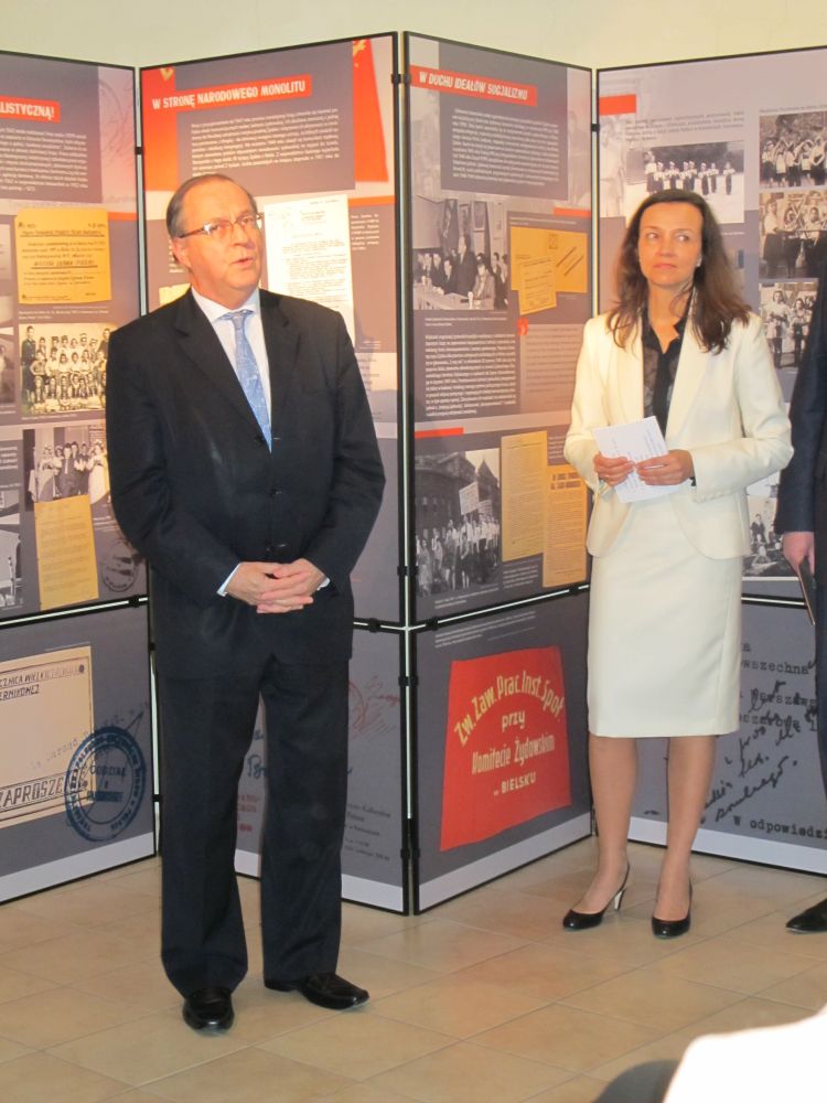 Od lewej: Zvi Rav-Ner, Ambasador  Izraela, Iwona Purzycka, Dyrektor Muzeum w Bielsku-Białej