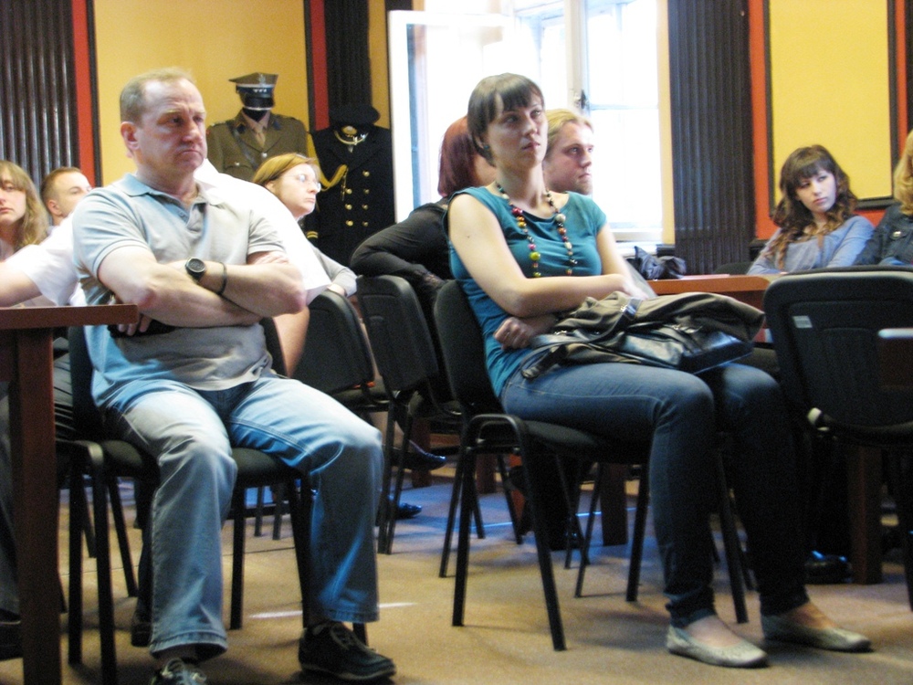 Słuchacze wykładu na temat projektu badawczo-edukacyjnego „Śladami zbrodni