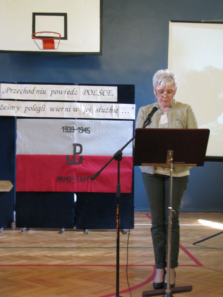 Powitanie uczestników spotkania patriotycznego – Aleksandra Musioł, dyrektor Szkoły Podstawowej nr 17 w Katowicach 