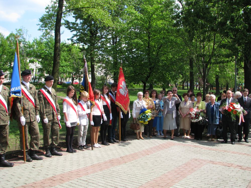 Uroczystości pod Pomnikiem Wdzięczności Zmarłym i Poległym Powstańcom Śląskim w Katowicach Wełnowcu