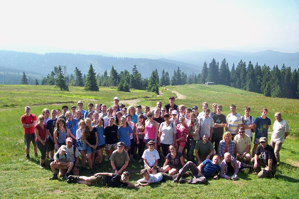 Hala Rysianka z uczestnikami rajdu (fot. Krzysztof Liszka)