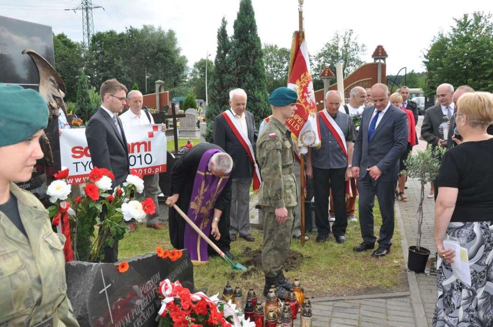 Uroczyste posadzenie drzew upamiętniających ofiary Zbrodni Wołyńskiej 