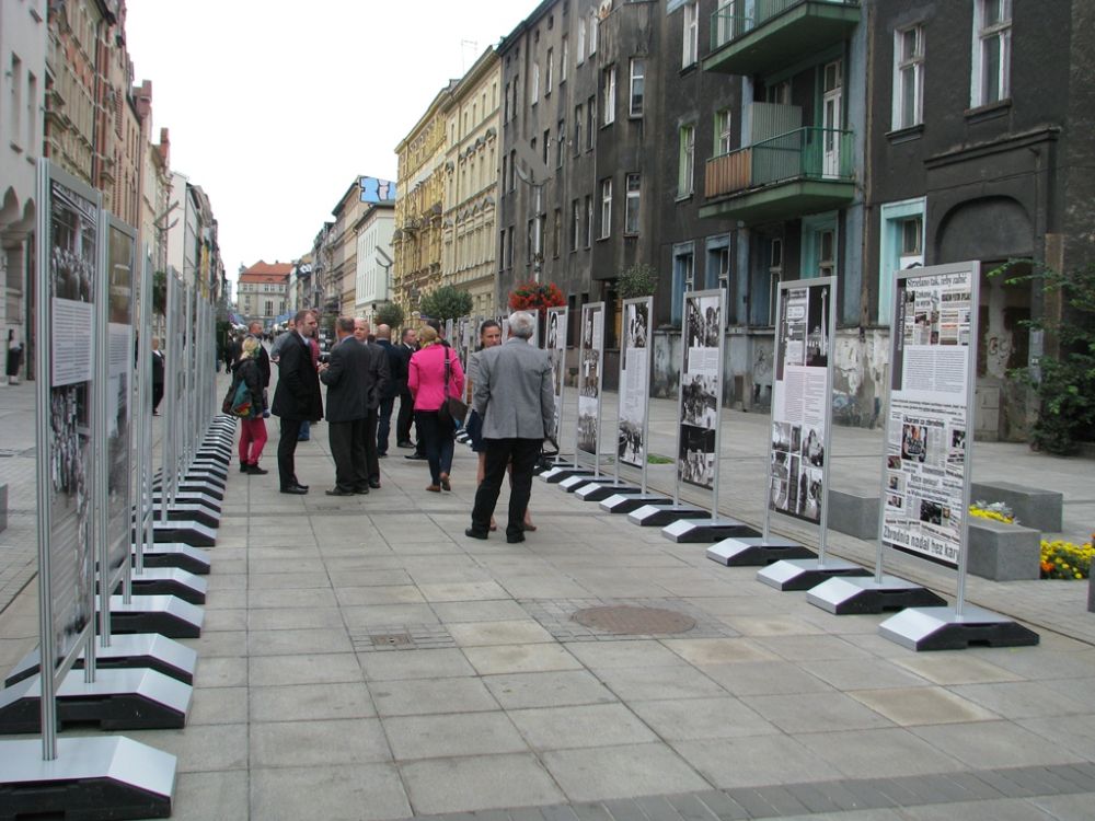 Otwarcie wystawy plenerowej „»Kopalnia strajkuje…« – strajk i pacyfikacja Kopalni »Wujek« 13–16 grudnia 1981 r.