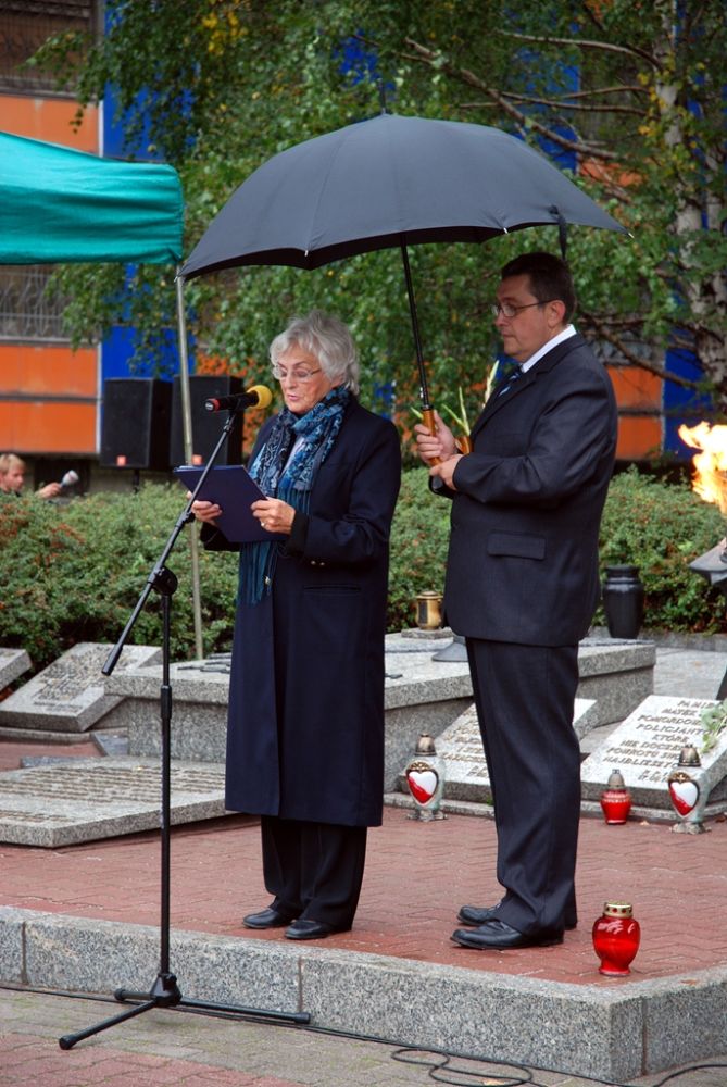 Przemawia Maria Nowak, Prezes Zarządu Ogólnopolskiego Stowarzyszenia „Rodzina Policyjna 1939 r.