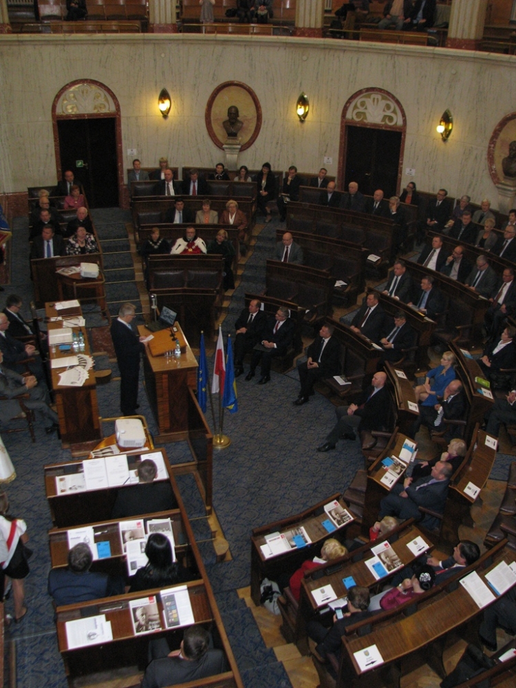 Uroczysta sesja Sejmiku Województwa Śląskiego upamiętniająca kardynała Augusta Hlonda, Prymasa Polski