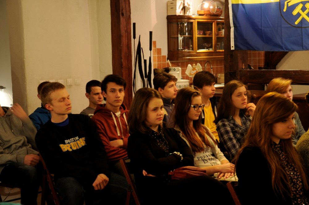 Uczniowie podczas warsztatów „Czy ofiara ma prawo do odwetu? – sąd nad Salomonem Morelem