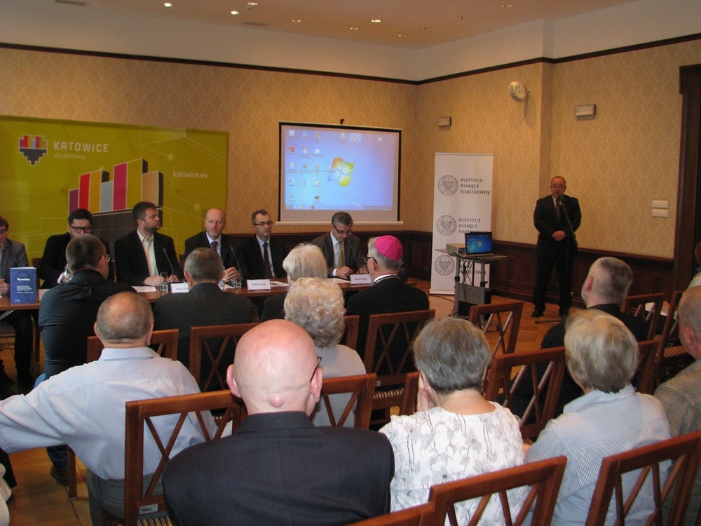 Powitanie uczestników promocji – dr Andrzej Drogoń, dyrektor oddziału IPN w Katowicach